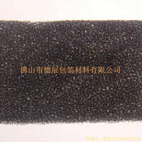 過(guò)濾海綿也稱網(wǎng)狀海綿，爆破海綿。聚氨酯過(guò)濾海綿由普通開(kāi)孔軟泡高溫爆破開(kāi)孔加工而成，爆破除掉了泡沫網(wǎng)絡(luò)之間原有的氣泡膜，得到了主體骨架網(wǎng)狀結(jié)構(gòu)。
過(guò)濾海綿的空隙率高達(dá)97%，具有優(yōu)異的透氣性、良好的柔軟性和較高的機(jī)械強(qiáng)度。
