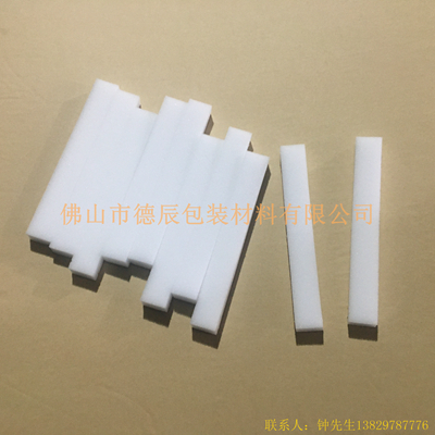 醫(yī)用防護面罩的海綿主要起到緩沖面部（主要是額頭）與PVC膠片的作用，起到密封的作用，因為海綿柔軟的特點，從而讓額頭與膠片完美的貼合，加上海綿柔軟與舒適性使得醫(yī)生在佩戴面罩的時候非常舒適。